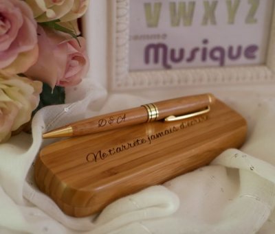 Caneta de madeira e caixa personalizada