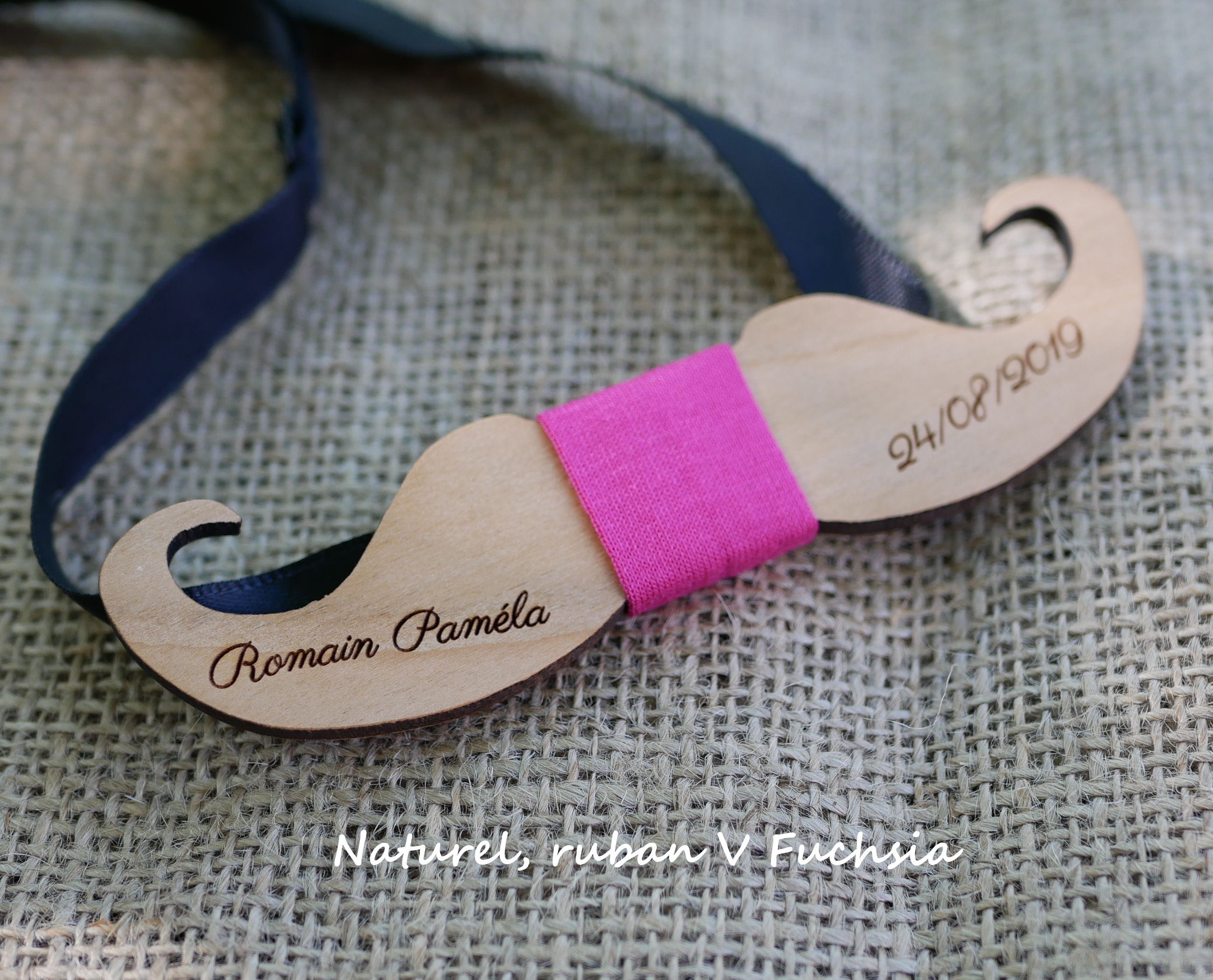 Gravata-borboleta personalizada com data e nomes