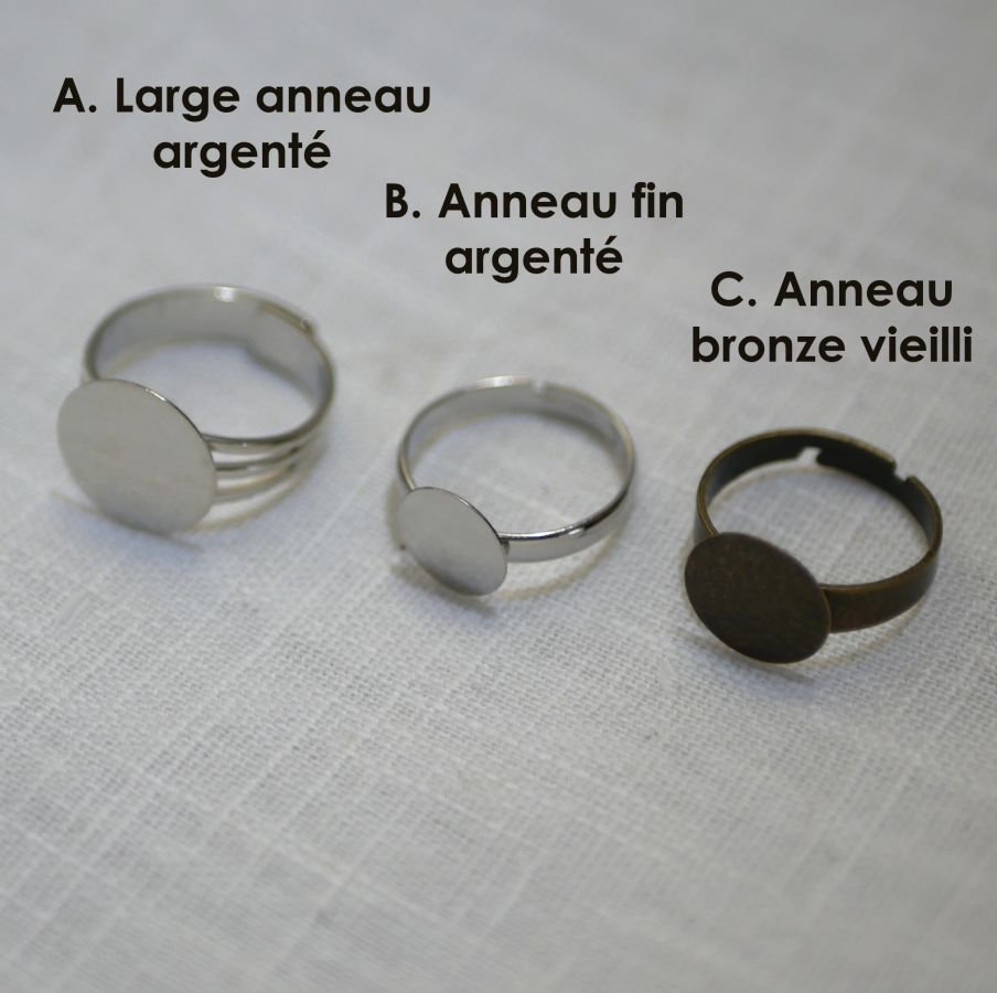 Anel de cabochon de madeira personalizado por gravura