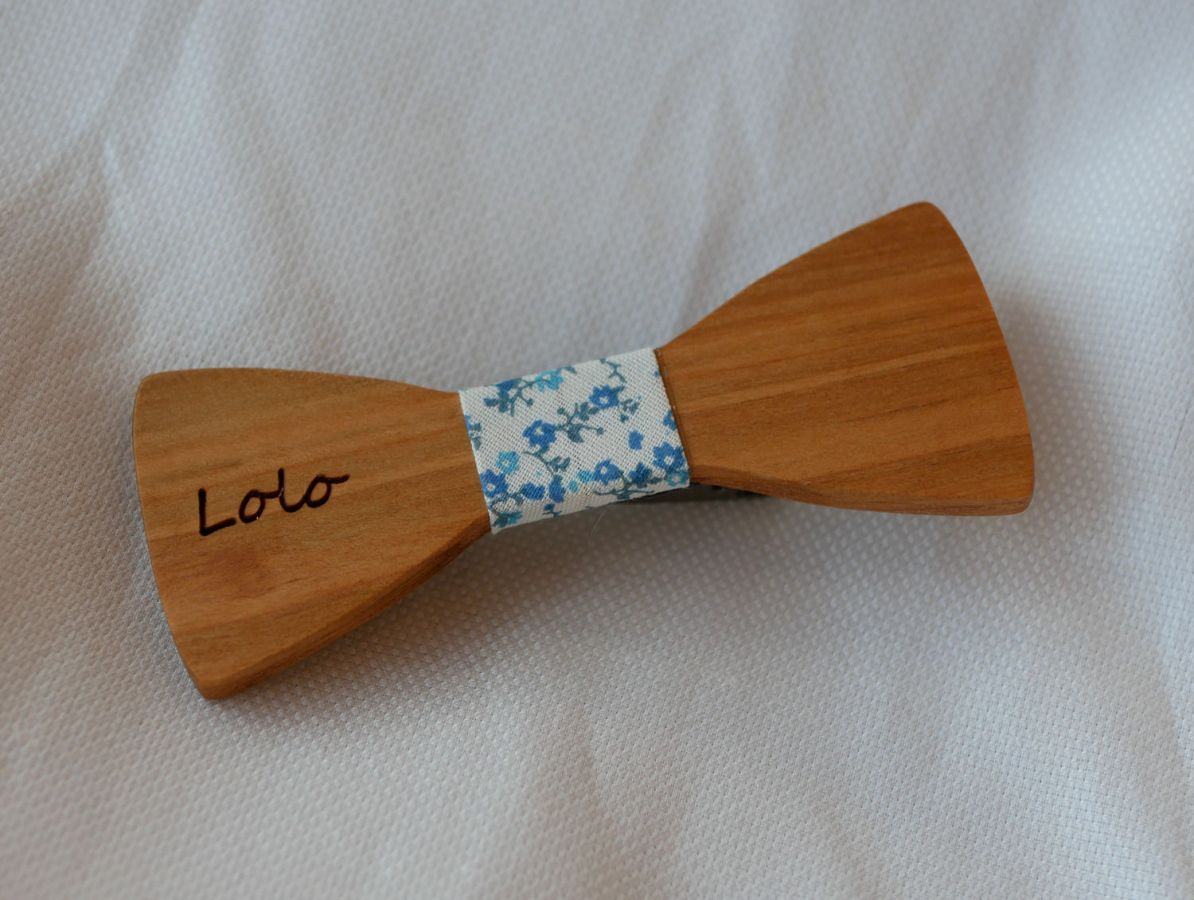 Gravata de laço de madeira com Liberty e fita de madeira, personalizável