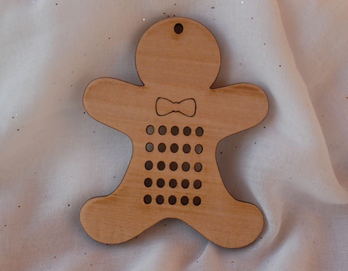 Homem de biscoitos de Natal em madeira para bordar e se decorar 