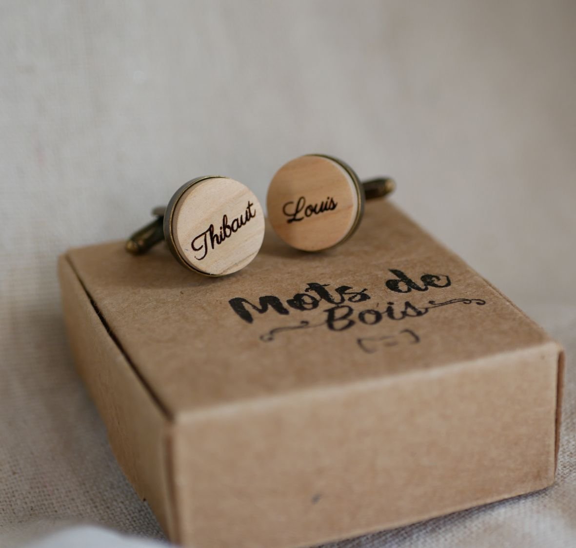 Botões de punho de madeira em bronze envelhecido 16 mm personalizável
