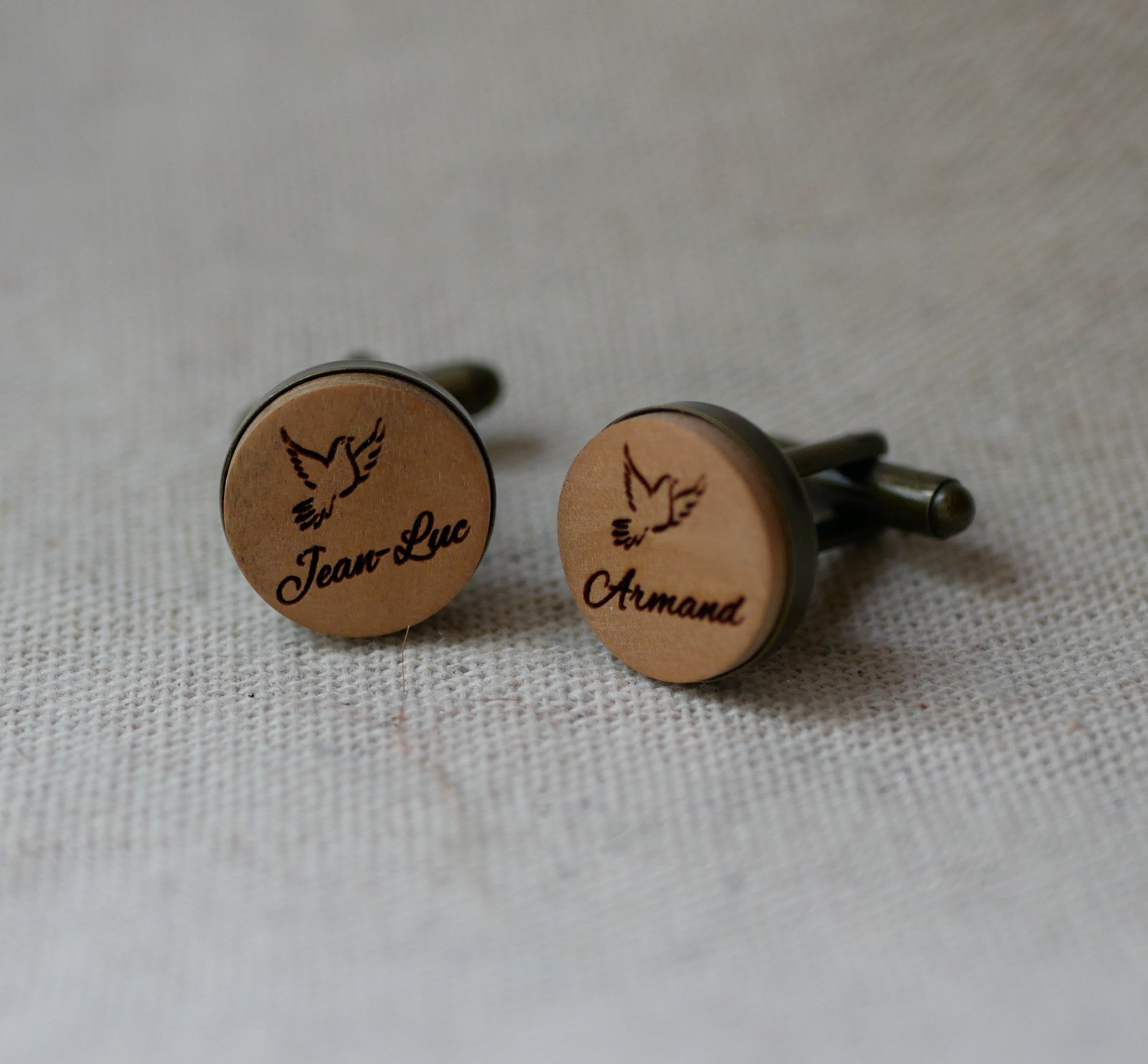 Botões de punho de madeira em bronze envelhecido 16 mm personalizável