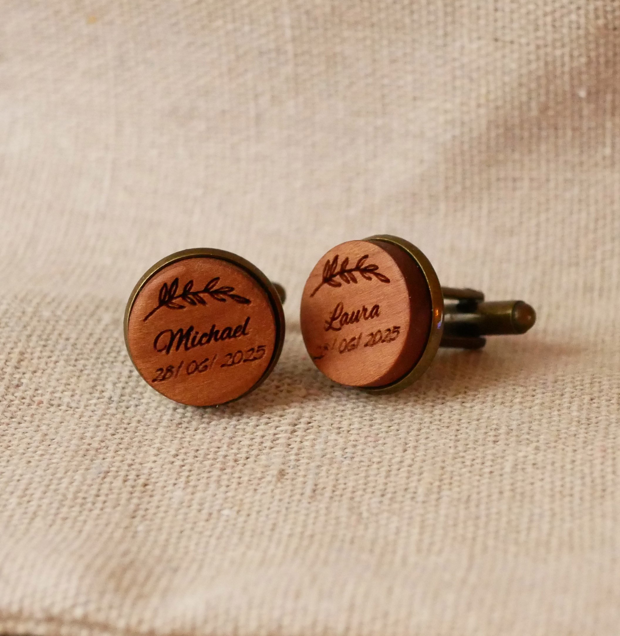 Botões de punho de madeira em bronze envelhecido 16 mm personalizável