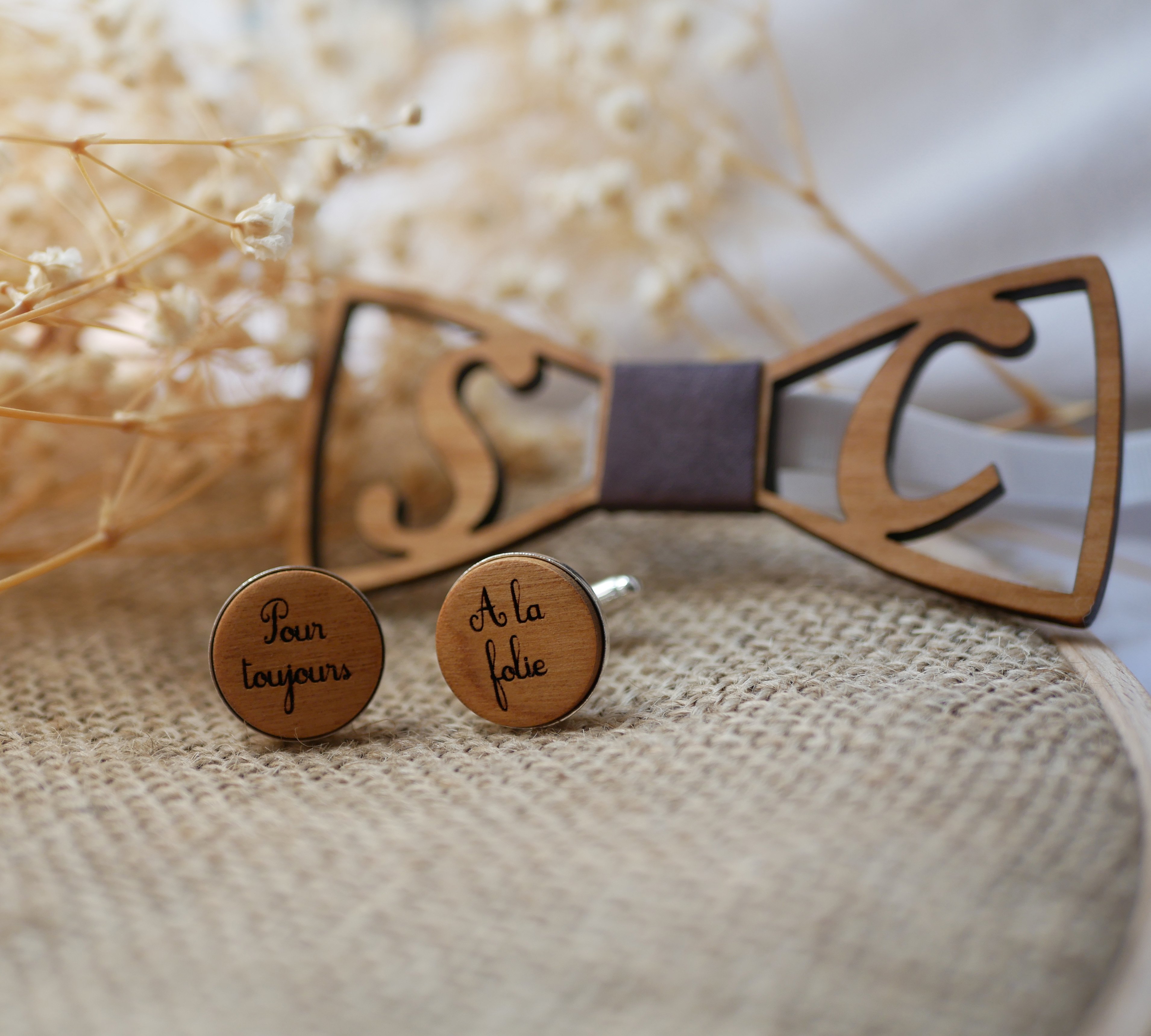 Bot&otilde;es de punho em prata com madeira gravada 4 tamanhos &agrave; escolha