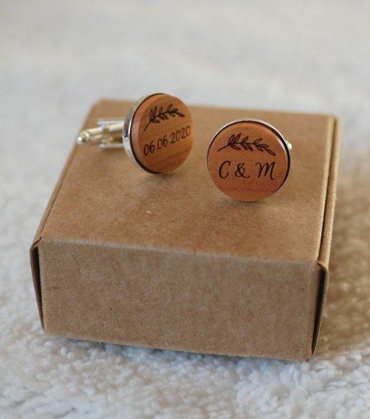 Bot&otilde;es de punho em prata com madeira gravada 4 tamanhos &agrave; escolha