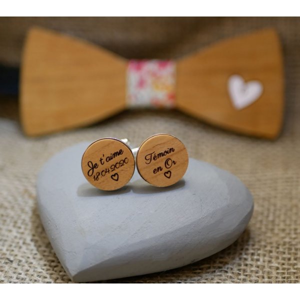 Bot&otilde;es de punho em prata platina 16 mm em madeira gravada 