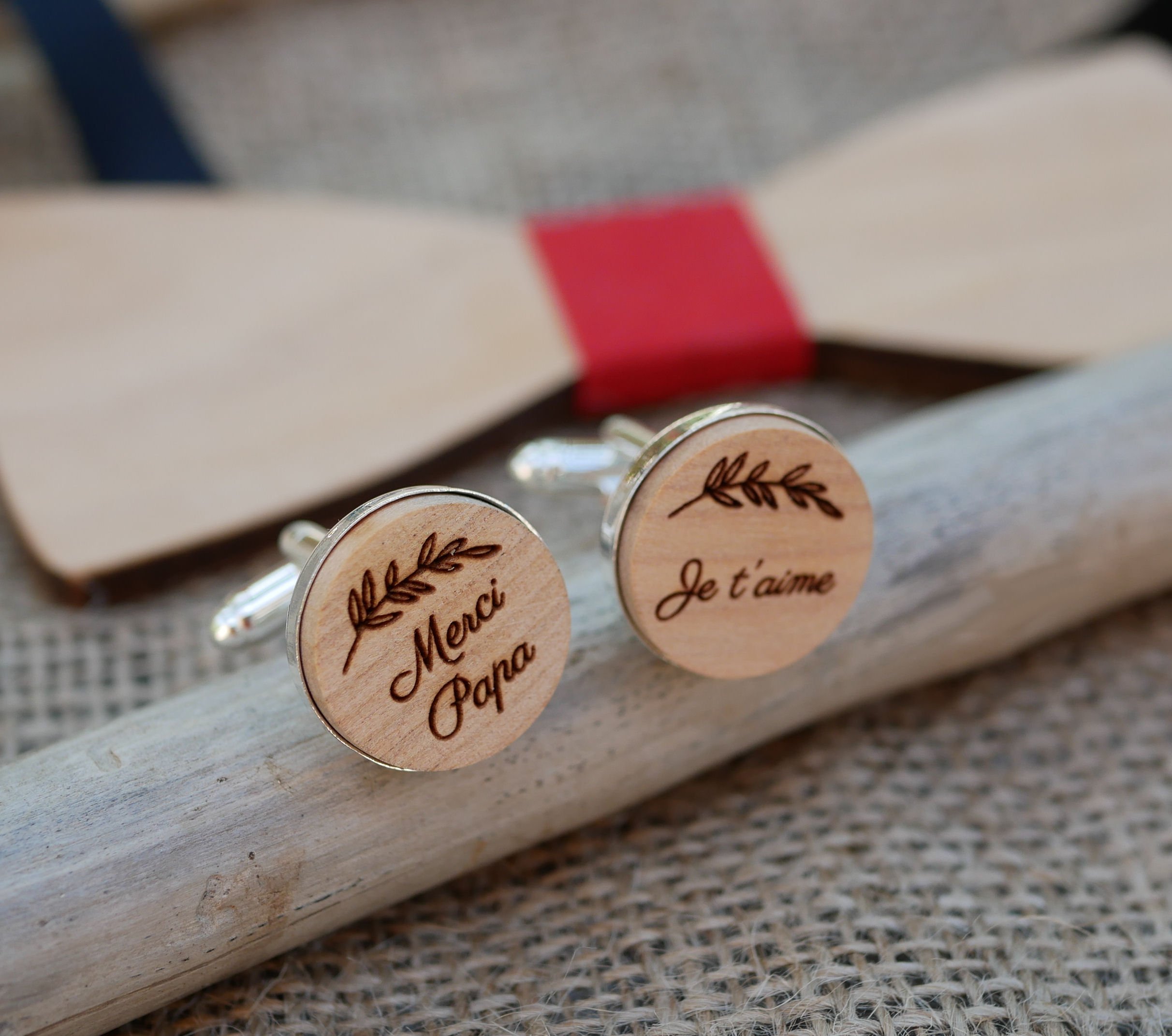 Bot&otilde;es de punho em prata com madeira gravada 4 tamanhos &agrave; escolha