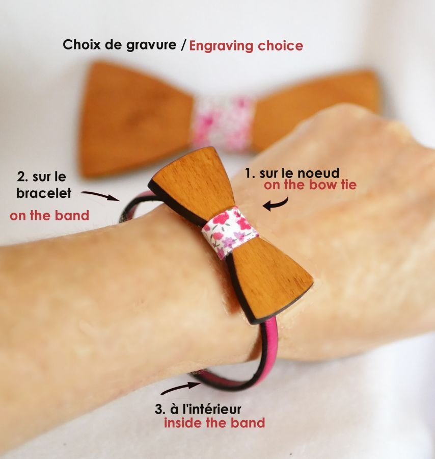 Pulseira de couro com laço de madeira em miniatura, personalizável