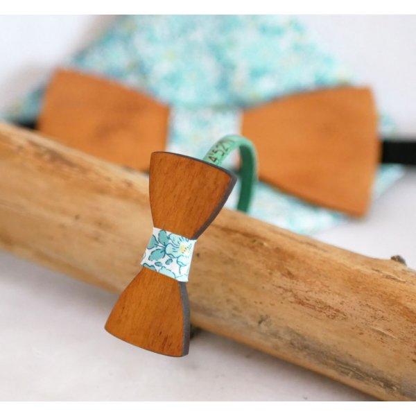 Pulseira de couro com la&ccedil;o de madeira em miniatura, personaliz&aacute;vel