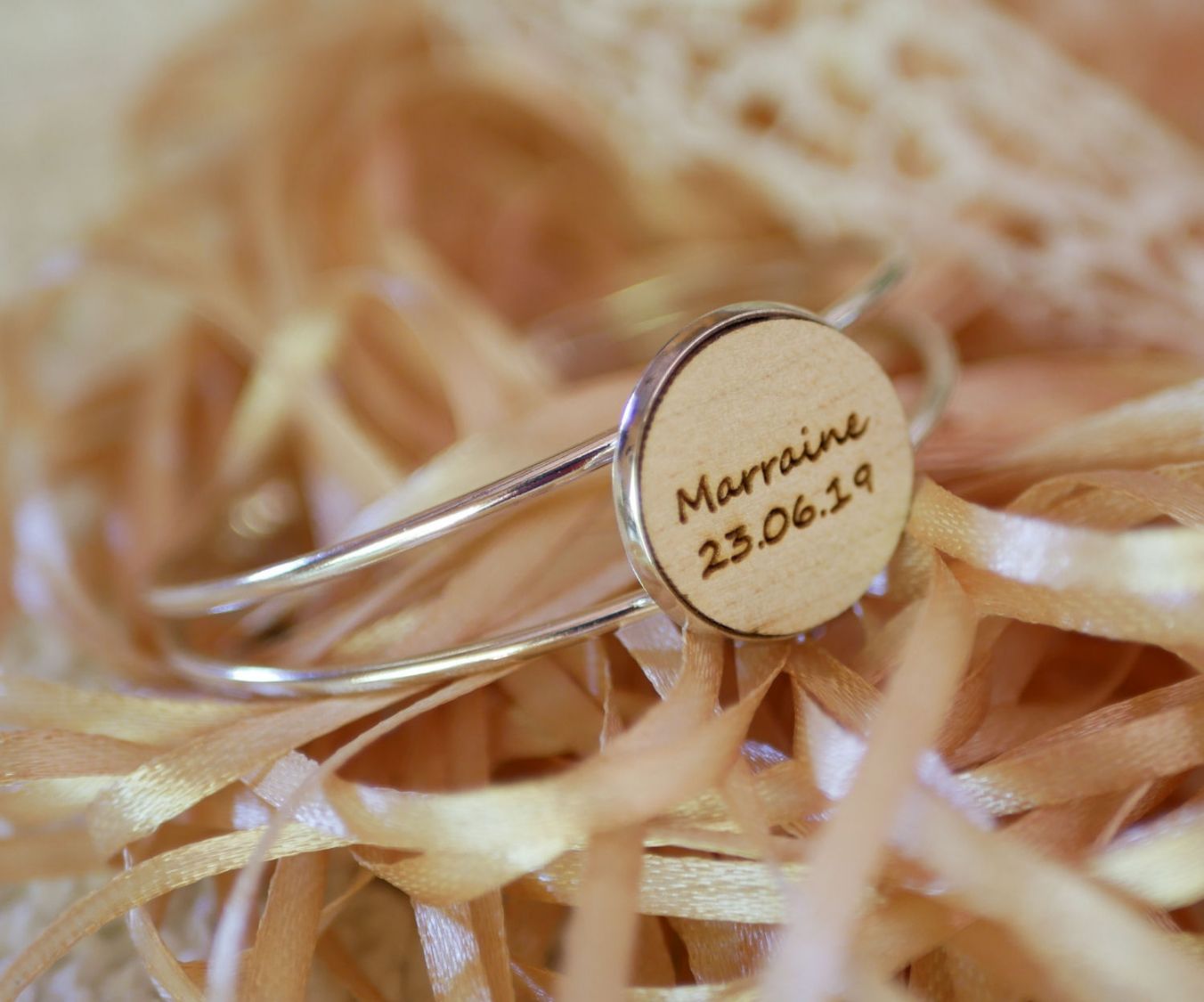 Bracelete com cabochon de madeira para personalizar e metal prateado