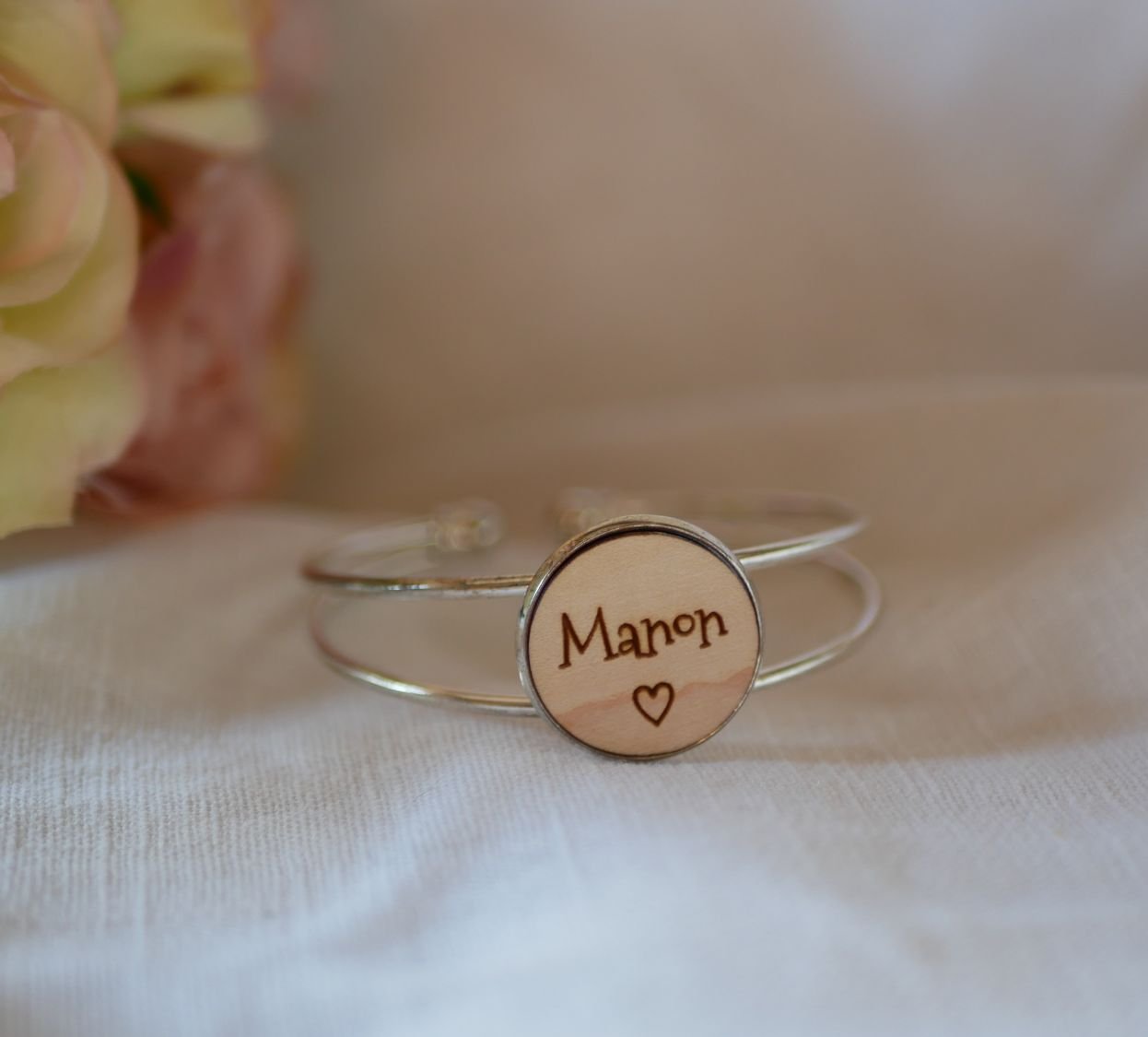 Bracelete com cabochon de madeira para personalizar e metal prateado