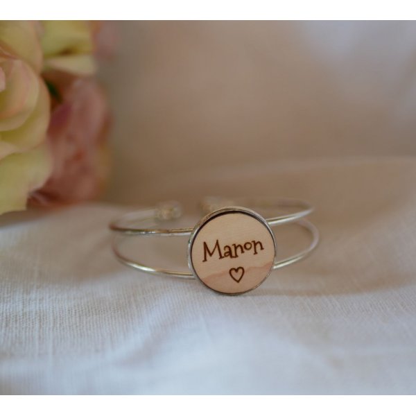 Bracelete com cabochon de madeira para personalizar e metal prateado