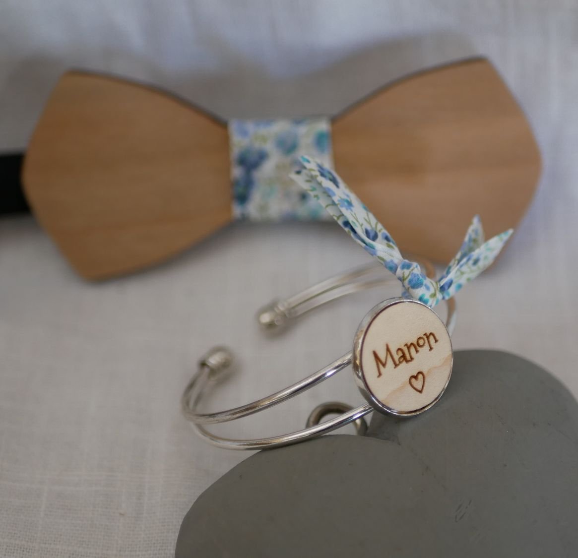 Bracelete com cabochon de madeira para personalizar e metal prateado