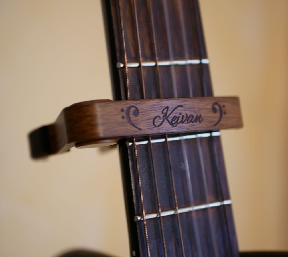 Tampa de guitarra em alumínio gravada para personalizar