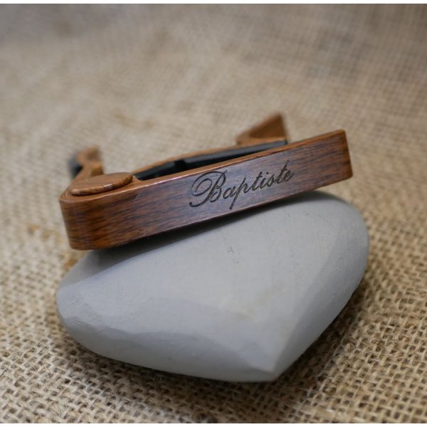 Tampa de guitarra em alum&iacute;nio gravada para personalizar