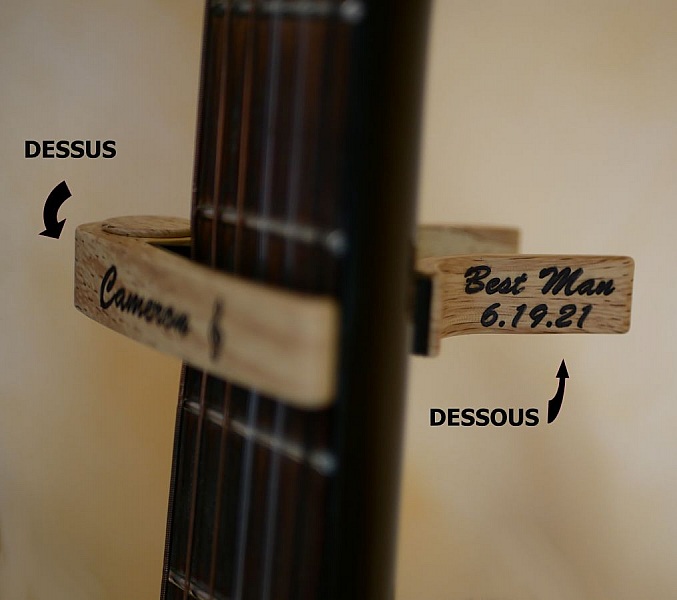 Capodastre personnalis&eacute; en aluminium clair grav&eacute; accessoire guitare 