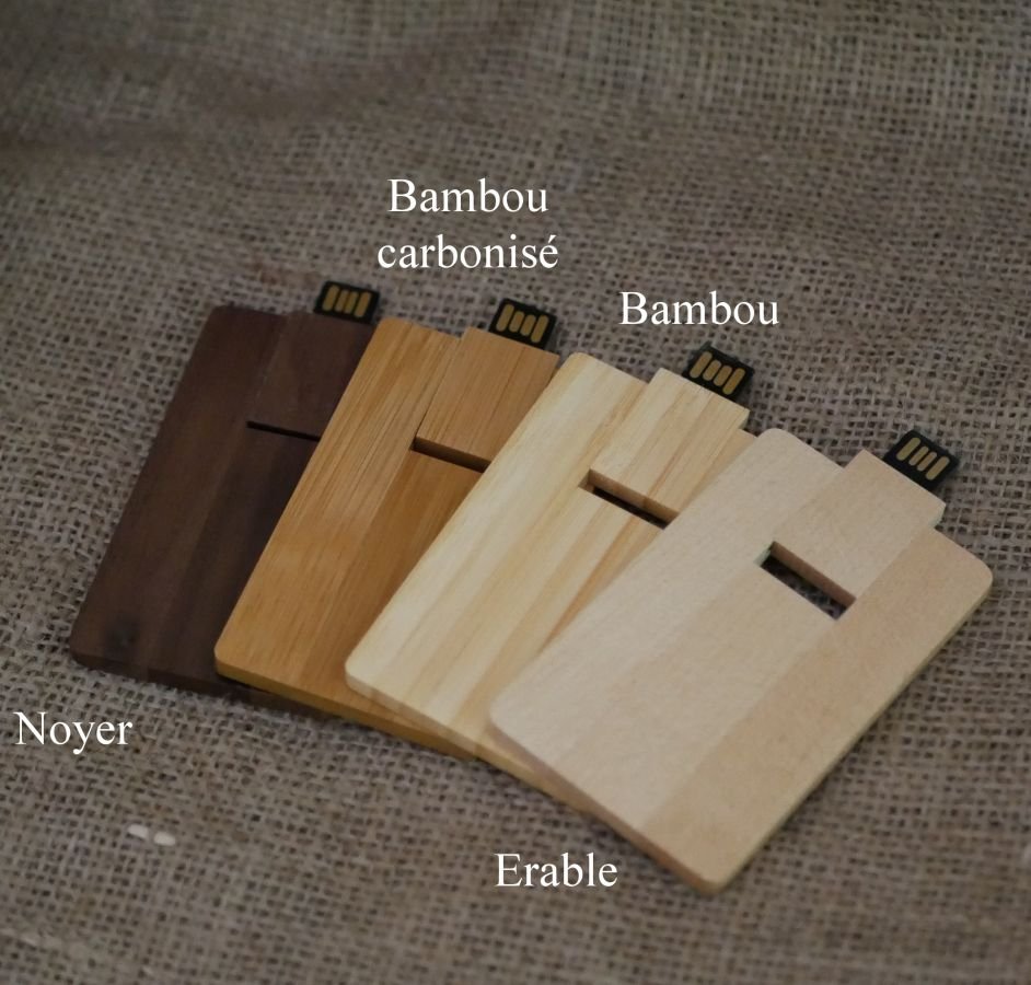 Cartão de madeira de nogueira com chave USB de 32 GB para ser personalizado por gravação