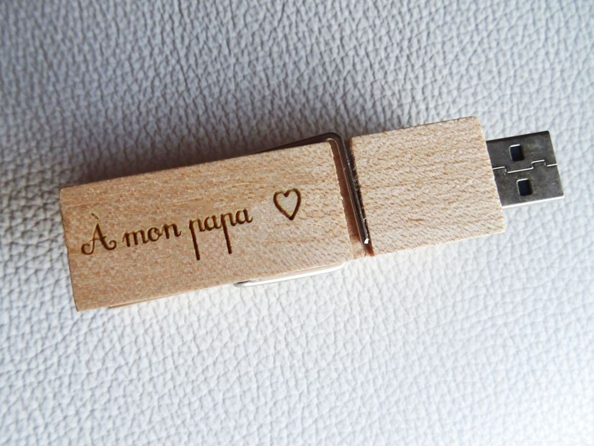Chave USB gravada em madeira para personalizar