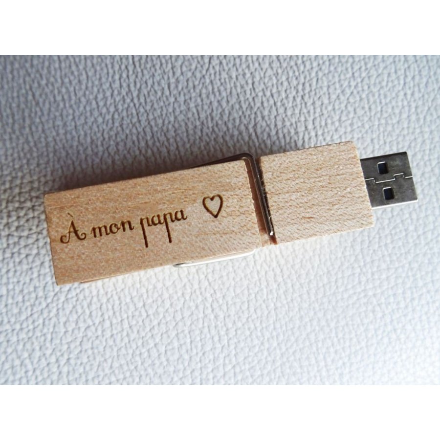 Chave USB gravada em madeira para personalizar