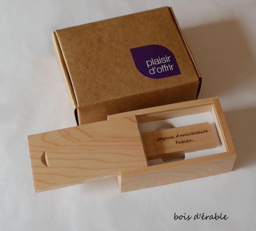 32GB Usb stick numa caixa de bordo para personalizar