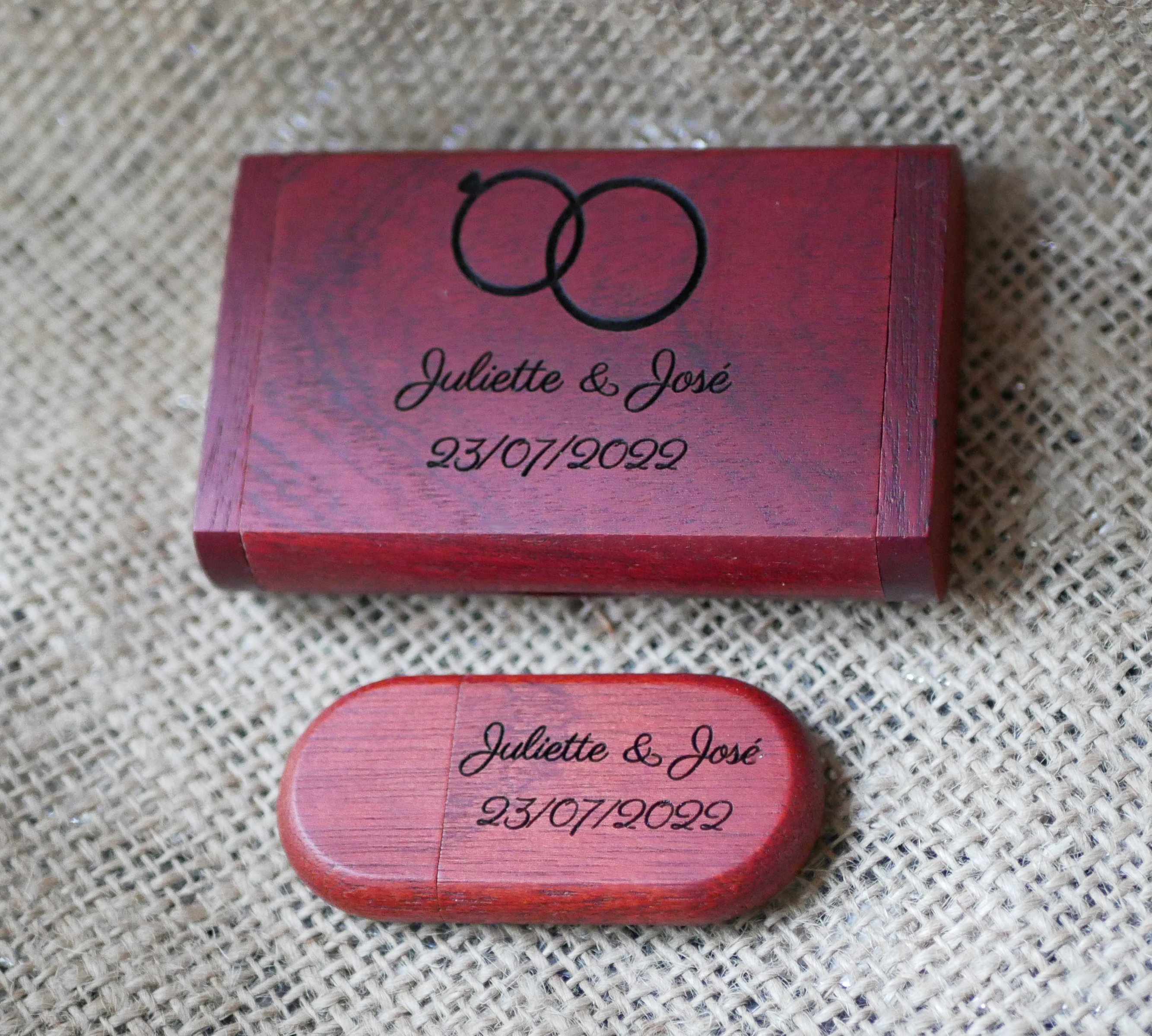32 GB 3.0 pen drive USB de madeira vermelha em caixa de gravura