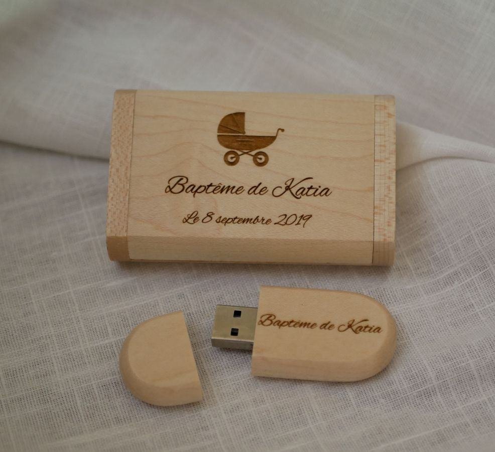 32 GB 2.0 USB Flash Drive numa mala de madeira de bordo de luz personalizada