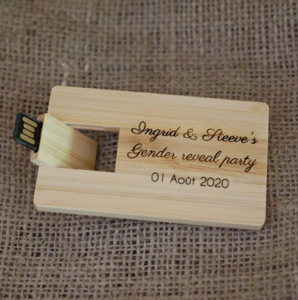 Chave USB 32 GB Cart&atilde;o de madeira de bambu para ser personalizado atrav&eacute;s de grava&ccedil;&atilde;o