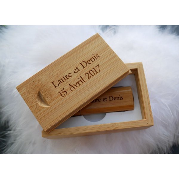 Chave USB 3.0 de 32 GB numa caixa de bambu para ser personalizada atrav&eacute;s de grava&ccedil;&atilde;o 