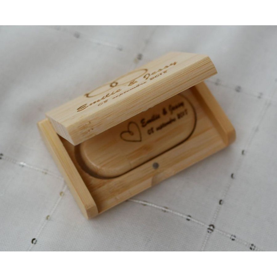 Unidade flash USB bambu 2.0 de 32 GB em estojo personalizado