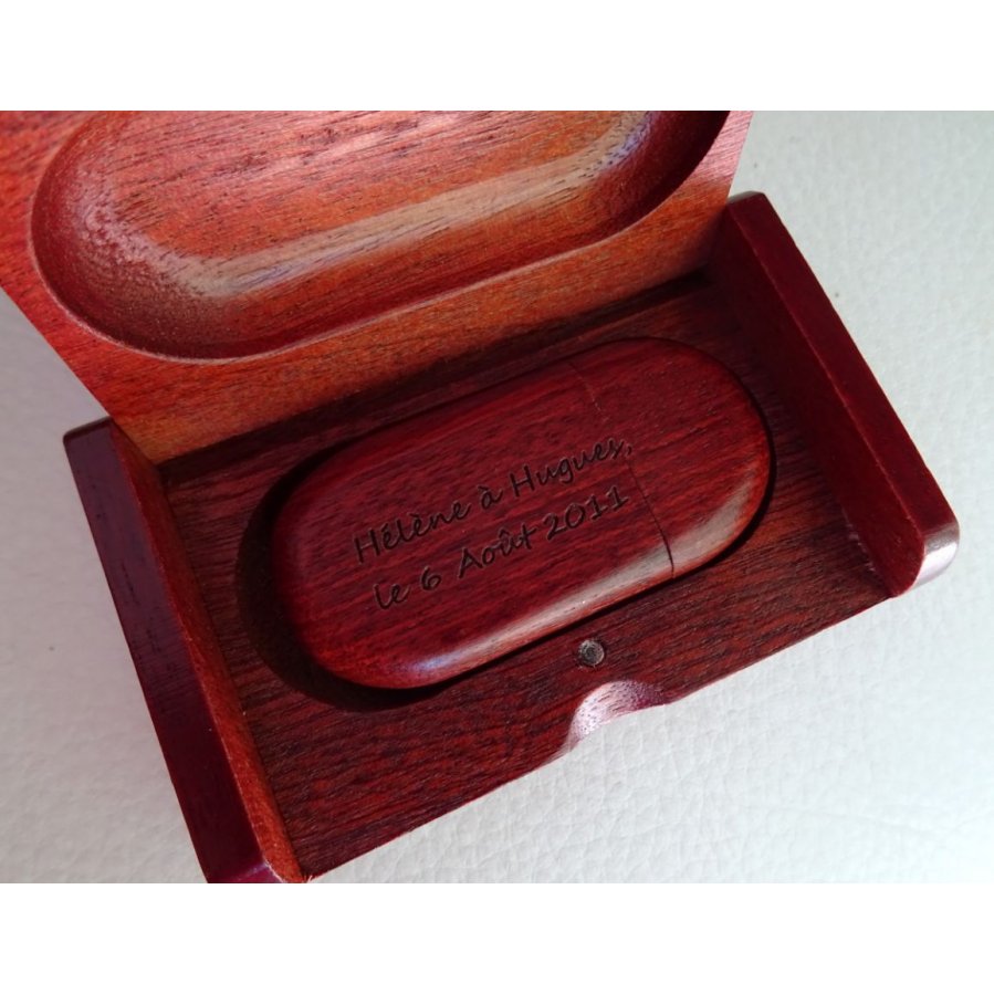 32 GB 3.0 pen drive USB de madeira vermelha em caixa de gravura