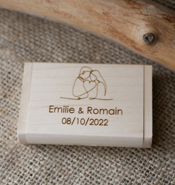 32 GB 2.0 USB Flash Drive numa mala de madeira de bordo de luz personalizada