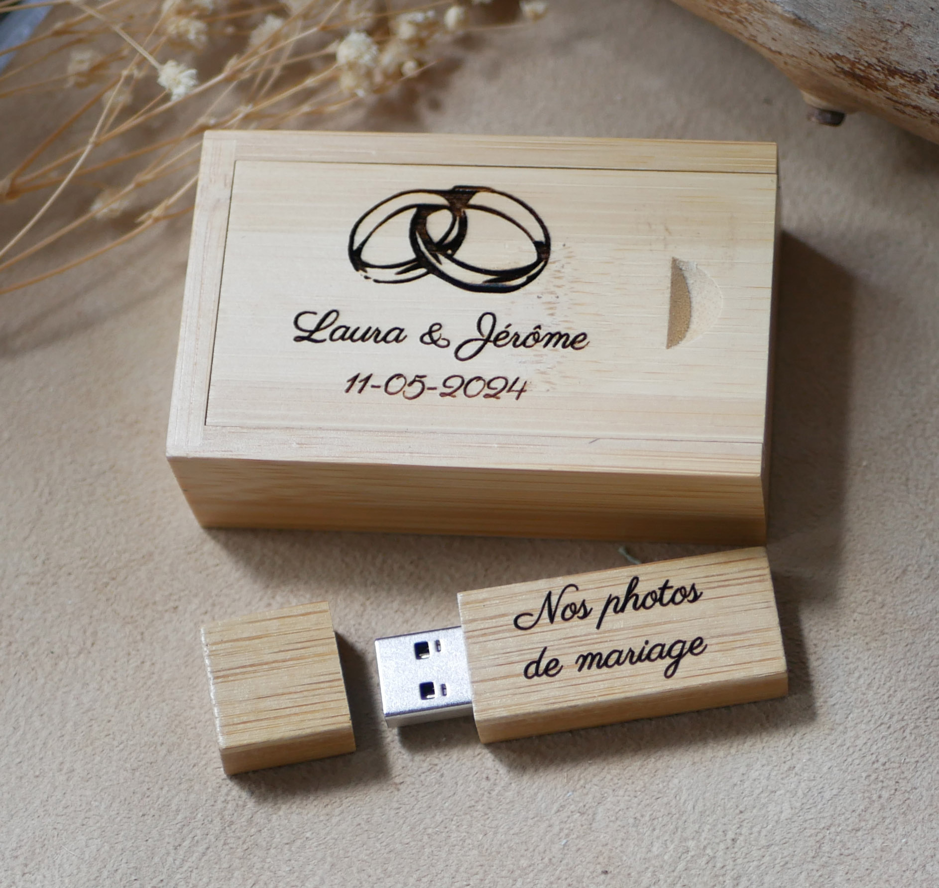 Chave USB 3.0 de 32 GB numa caixa de bambu para ser personalizada através de gravação 