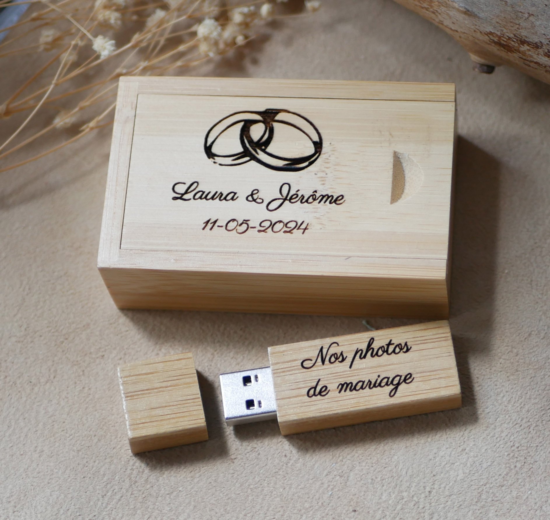 Chave USB 3.0 de 32 GB numa caixa de bambu para ser personalizada através de gravação 
