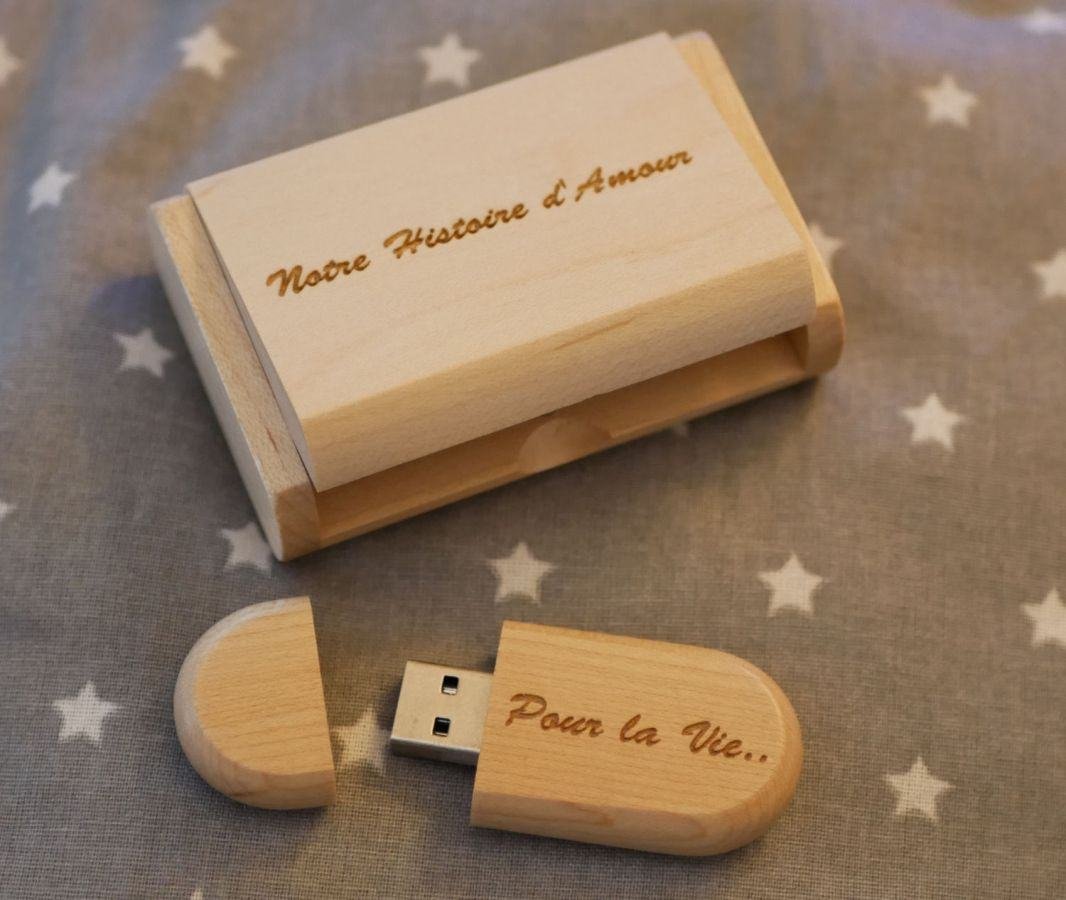 32 GB 2.0 USB Flash Drive numa mala de madeira de bordo de luz personalizada