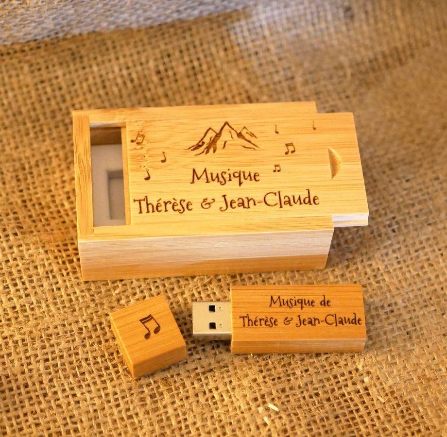 Chave USB 3.0 de 32 GB numa caixa de bambu para ser personalizada através de gravação 