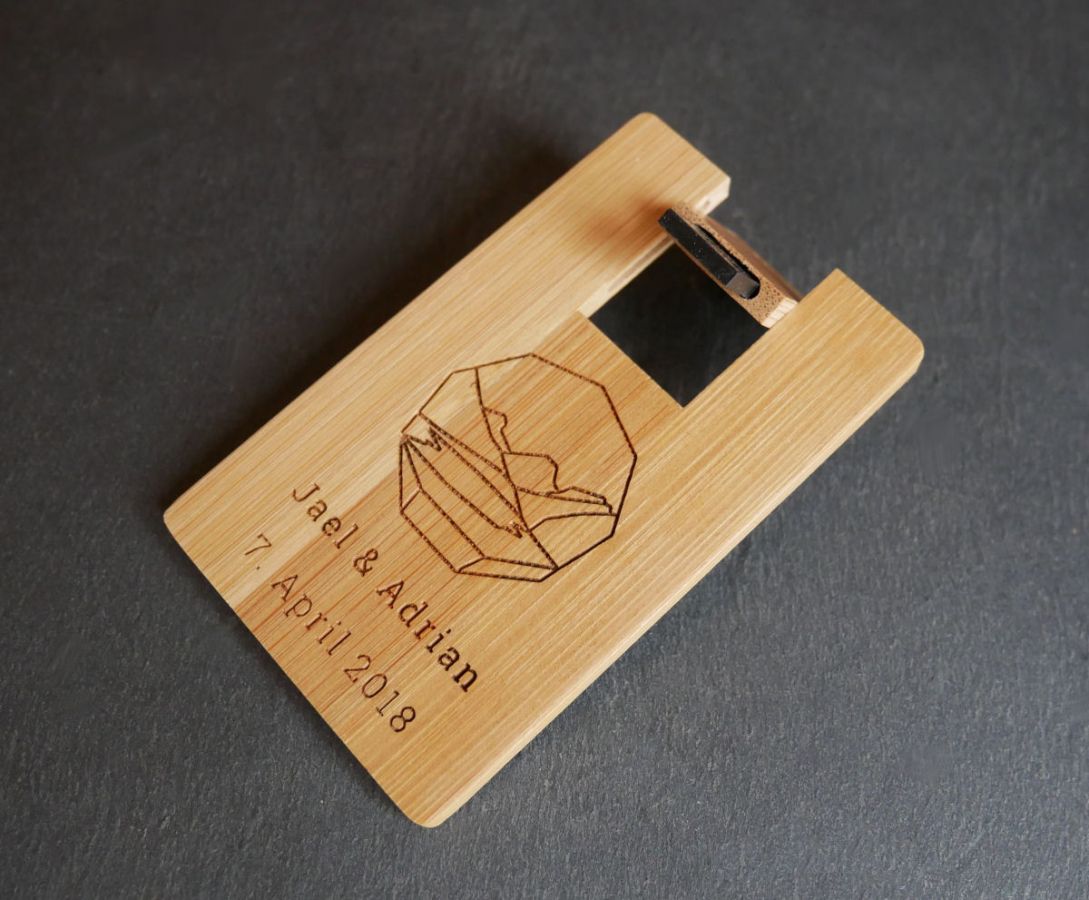 Chave USB 32 GB Cartão de madeira de bambu carbonizado para ser personalizado por gravação