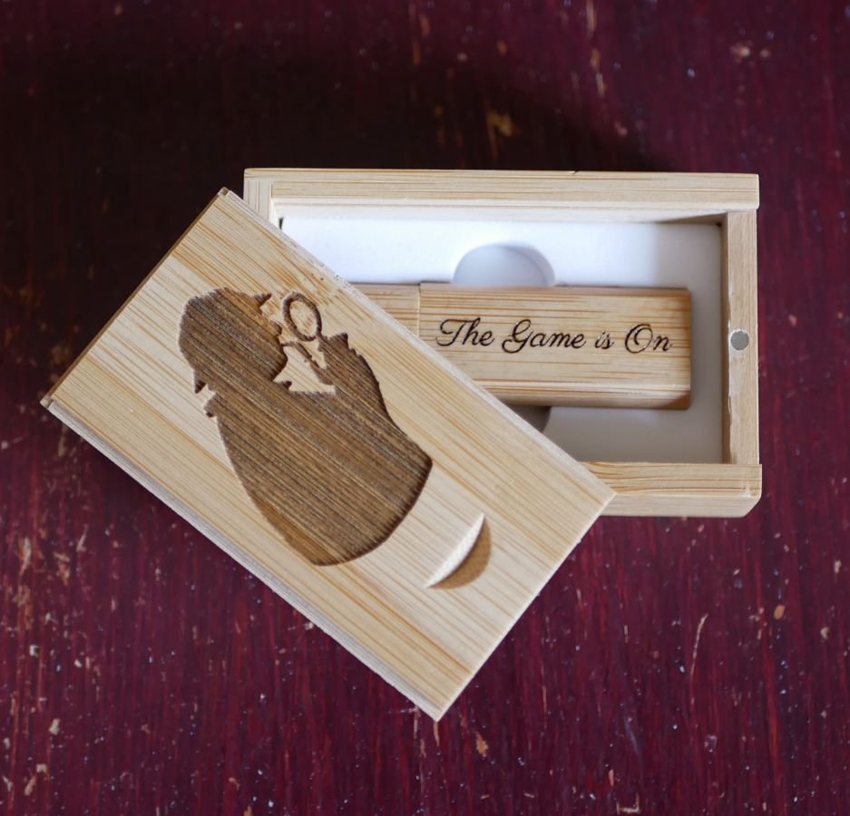 Chave USB 3.0 de 32 GB numa caixa de bambu para ser personalizada através de gravação 