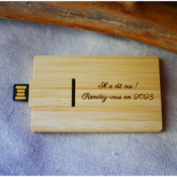 Chave USB 32 GB Cart&atilde;o de madeira de bambu para ser personalizado atrav&eacute;s de grava&ccedil;&atilde;o