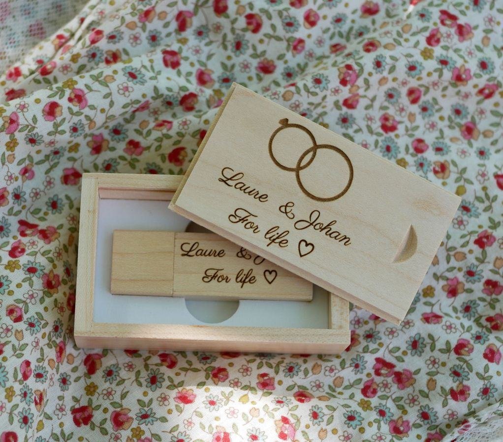 32GB Usb stick numa caixa de bordo para personalizar