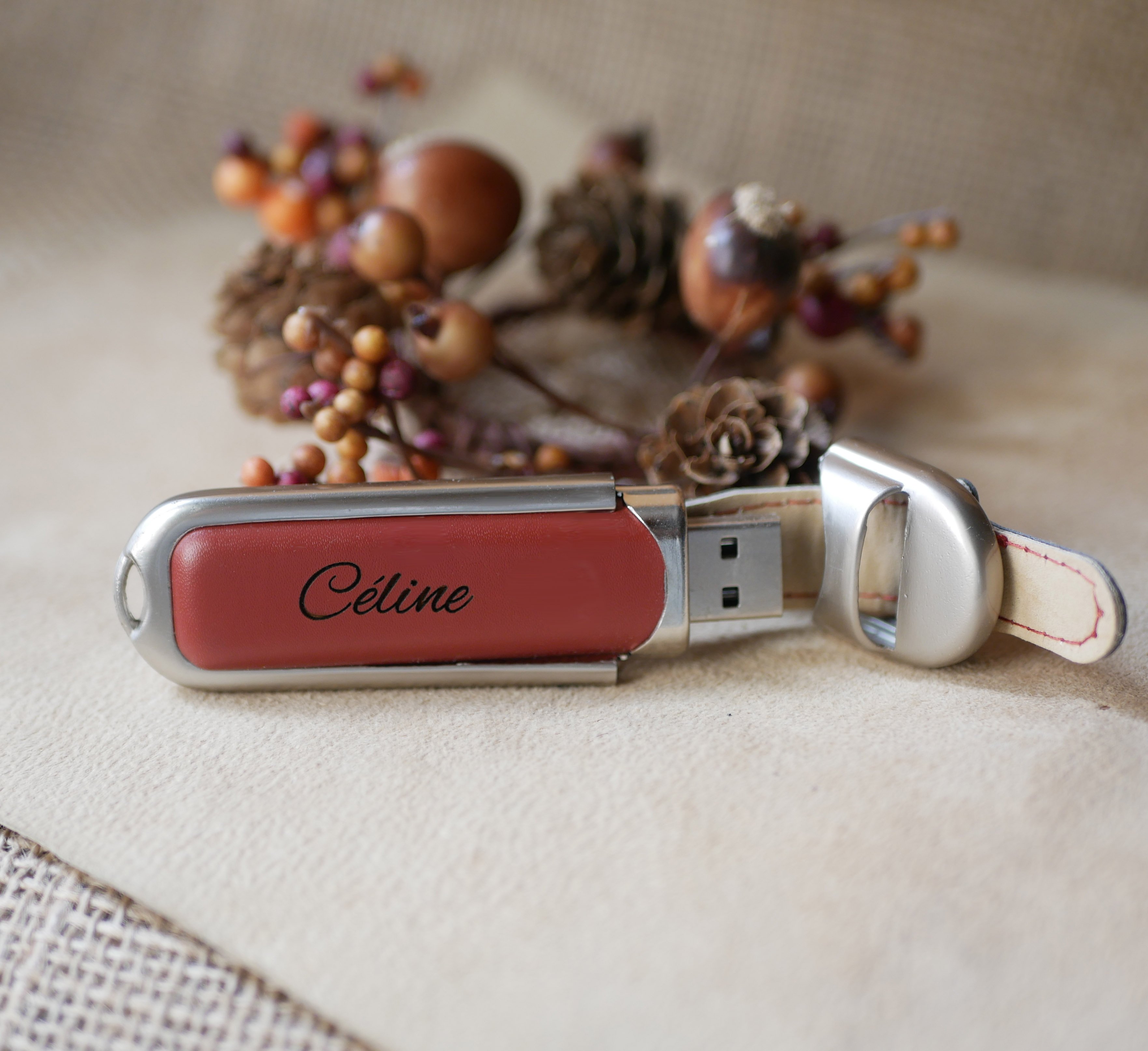 Chave USB 32Gb em estojo de couro castanho para personalizar