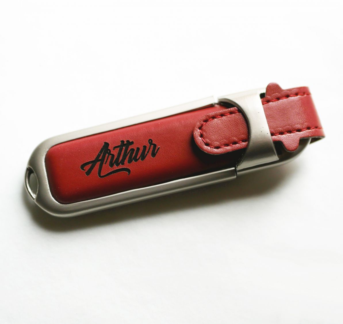 Chave USB 32Gb em estojo de couro castanho para personalizar