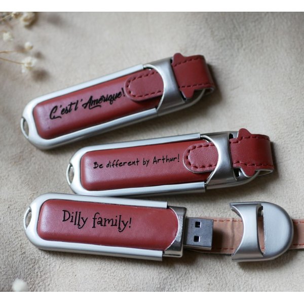 Chave USB 32Gb em estojo de couro castanho para personalizar
