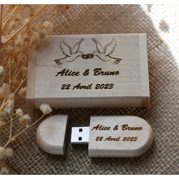 Unidade Flash USB 3.0 de 64 GB numa caixa de madeira de bordo de luz personalizada