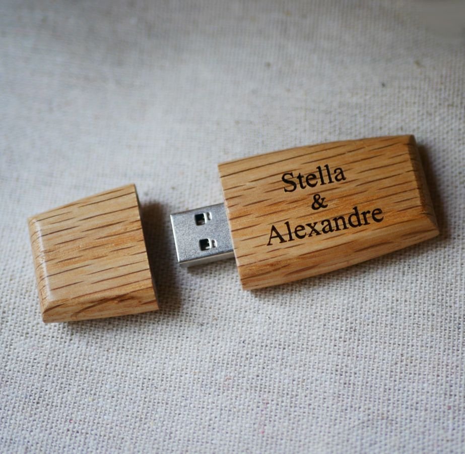 Chave USB de madeira para ser personalizada por gravação
