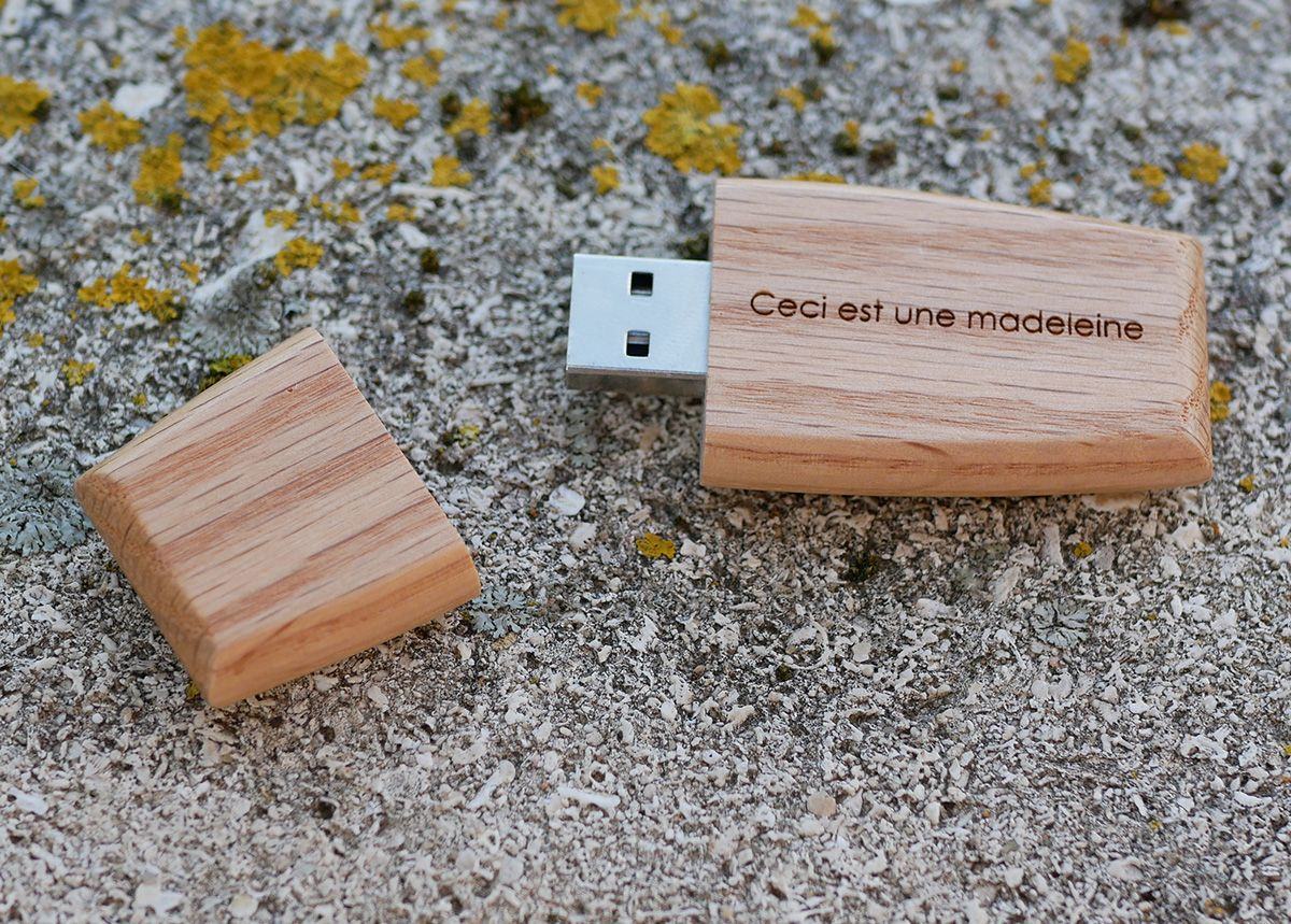 Chave USB de madeira para ser personalizada por gravação