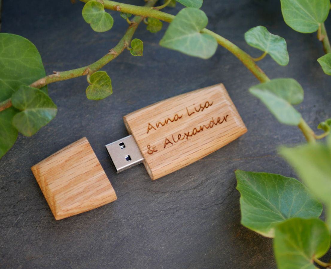 Chave USB de madeira para ser personalizada por gravação