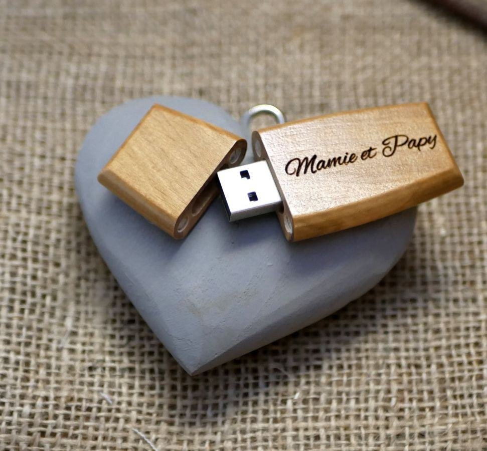 Chave USB de madeira para ser personalizada por gravação