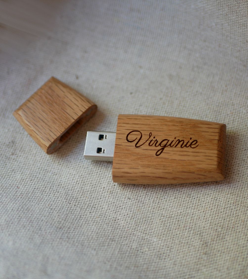 Chave USB de madeira para ser personalizada por gravação
