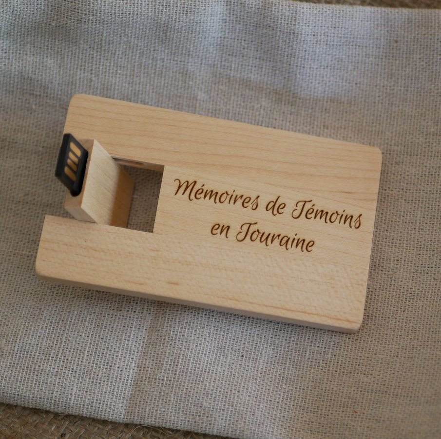 Cartão de madeira de bordo gravado com chave USB para personalizar